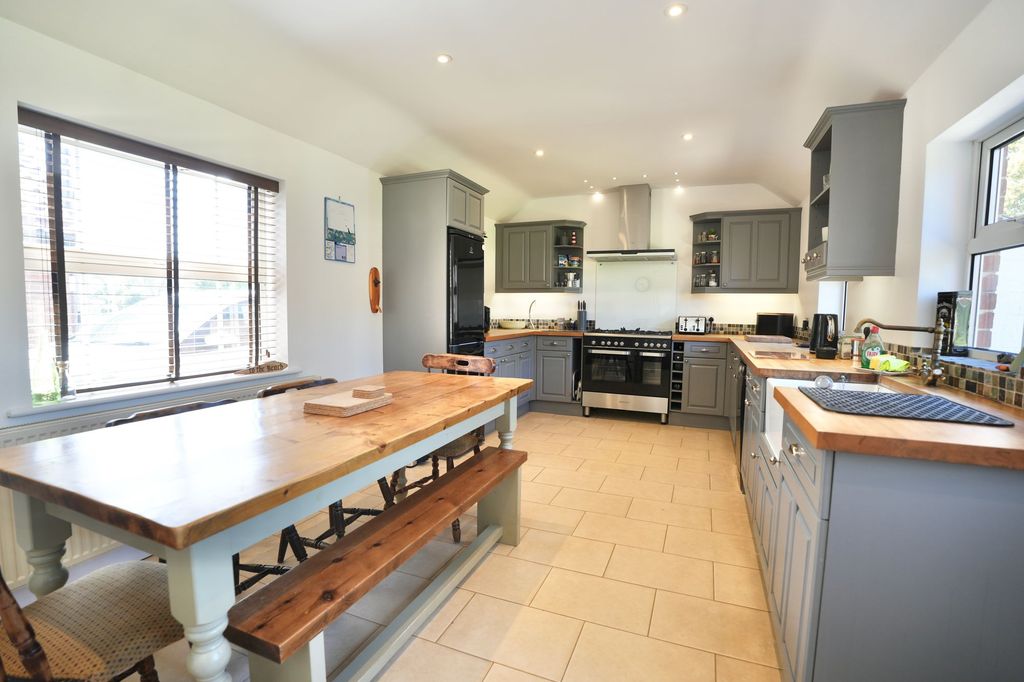 Property photo 2 of 35