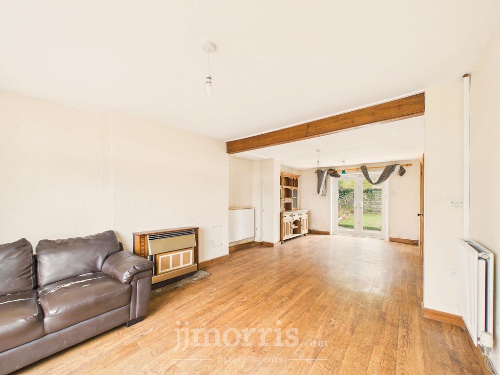 Property photo 2 of 32