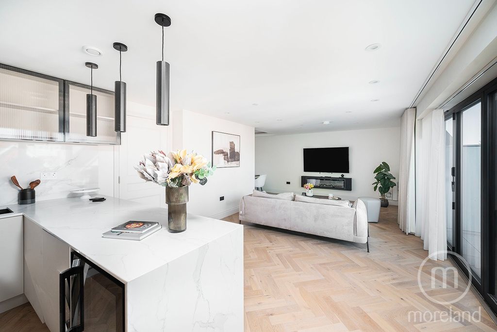 Property photo 3 of 17 5081694