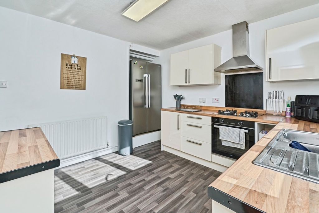 Property photo 3 of 13 Kitchen