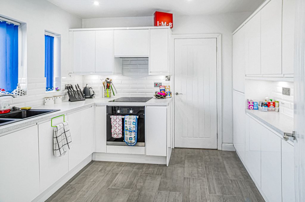 Property photo 3 of 22 Advert-21