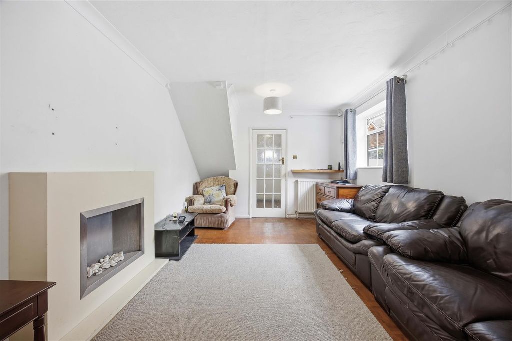 Property photo 3 of 17