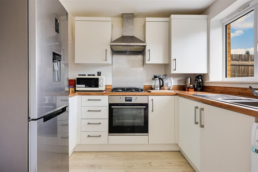 Property photo 3 of 17 Img (14).Jpg
