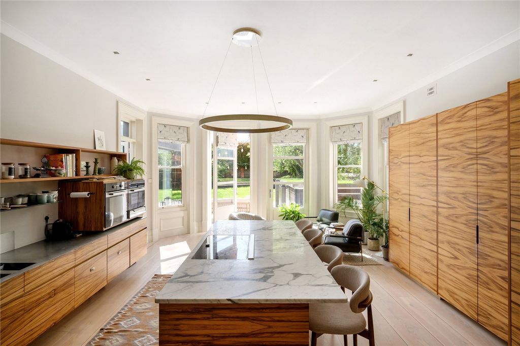 Property photo 2 of 25 Picture No. 18