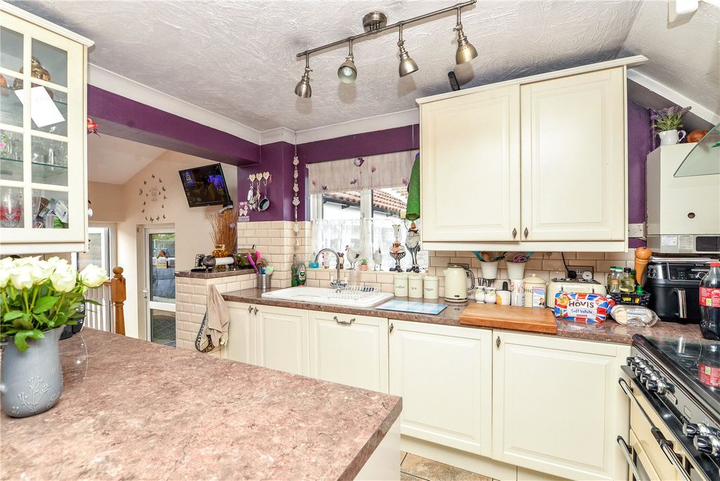 Property photo 2 of 16 Picture No. 22