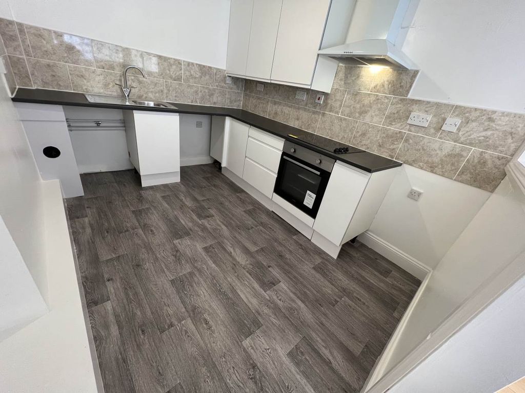 Property photo 2 of 10 Kitchen