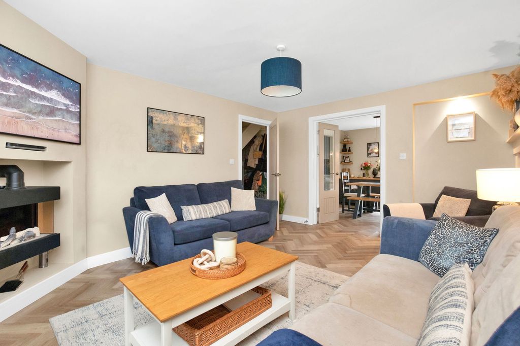 Property photo 2 of 36