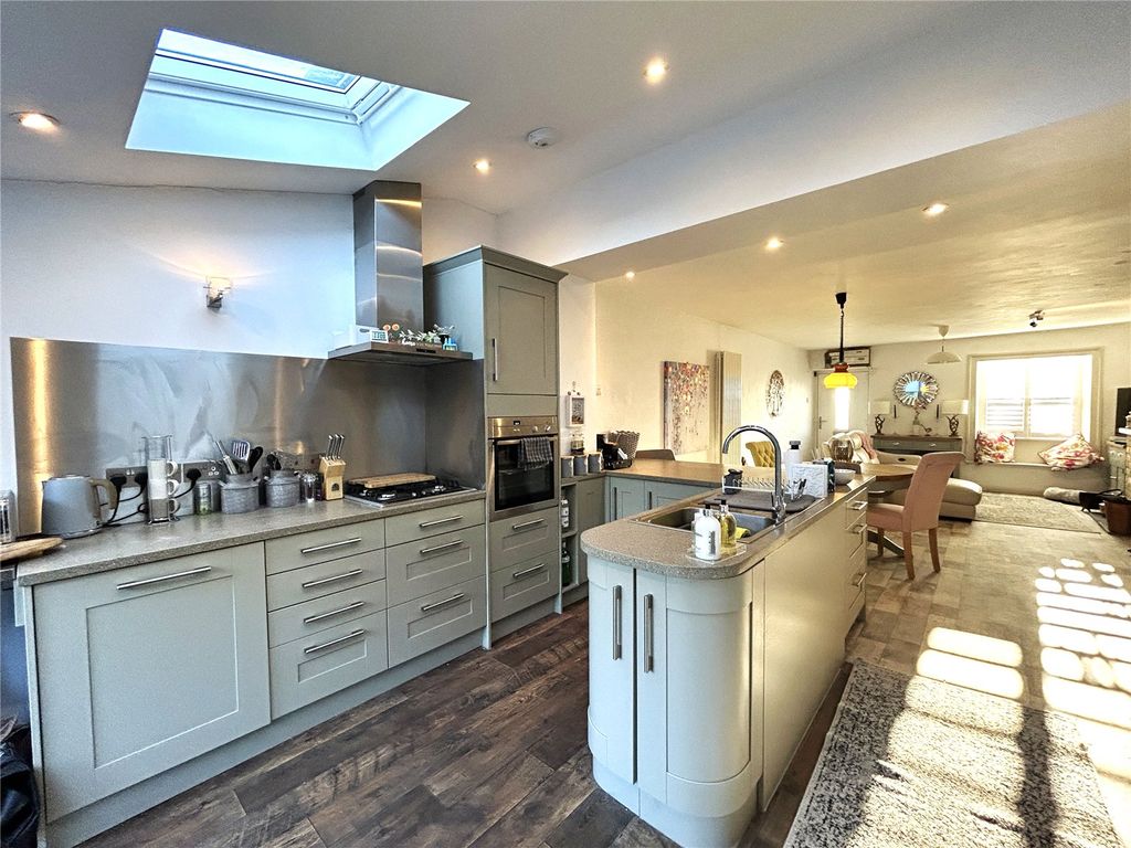 Property photo 3 of 18 Picture No. 19