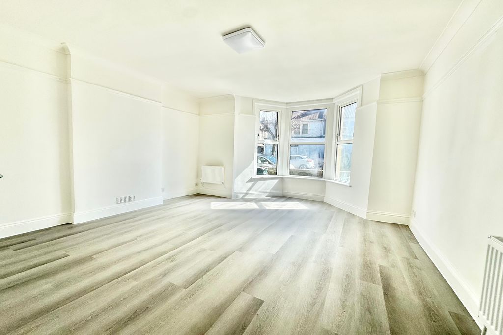 Property photo 3 of 11 Photo 3