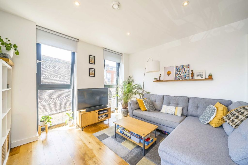 Property photo 1 of 6