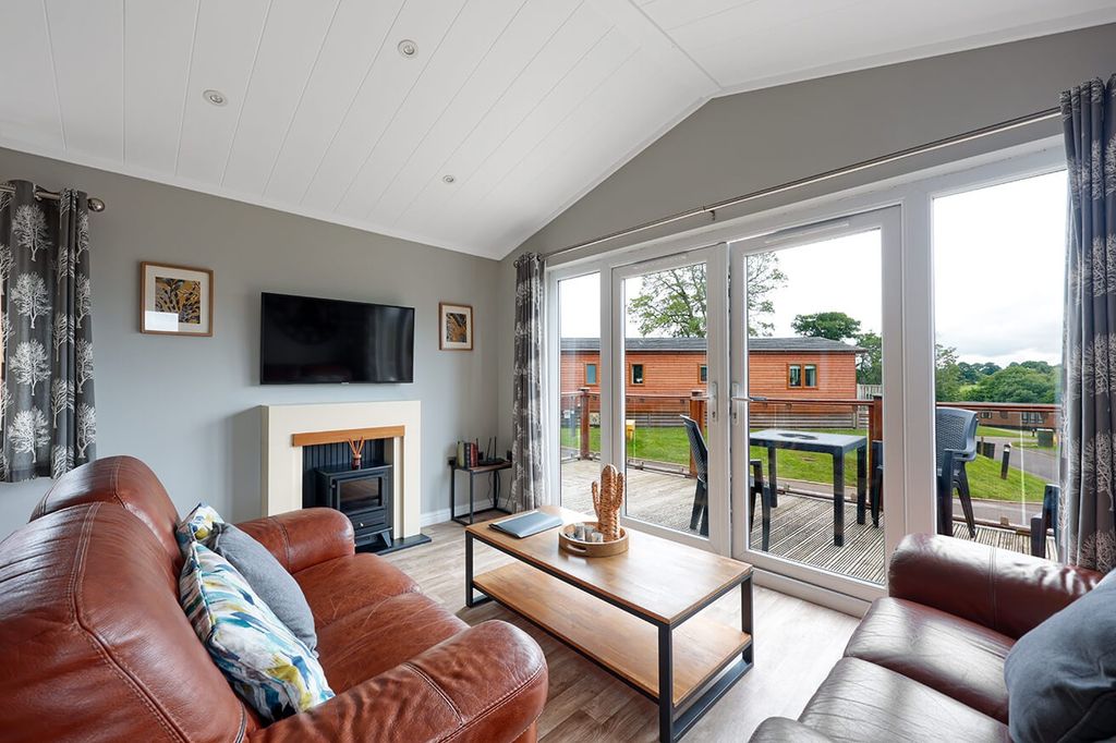 Property photo 2 of 16 4230361