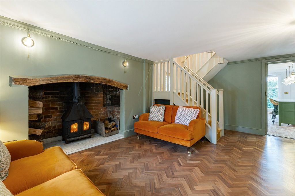 Property photo 2 of 31 Parquet Flooring