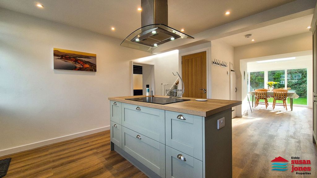 Property photo 3 of 22