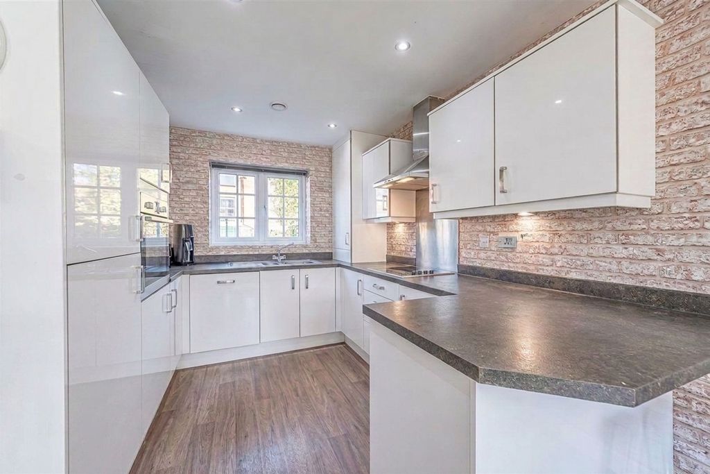 Property photo 2 of 14 Kitchen