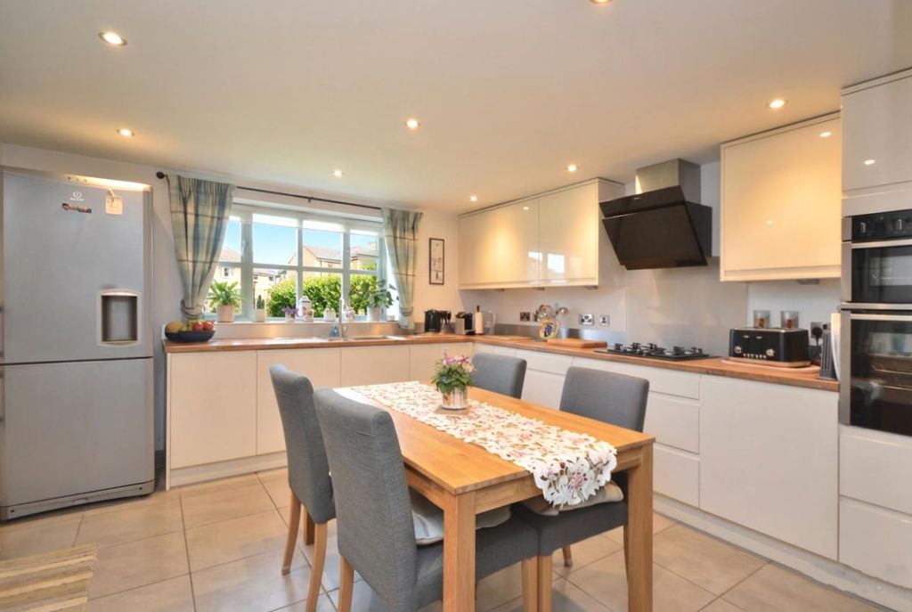 Property photo 3 of 27 Kitchen/Dining Room