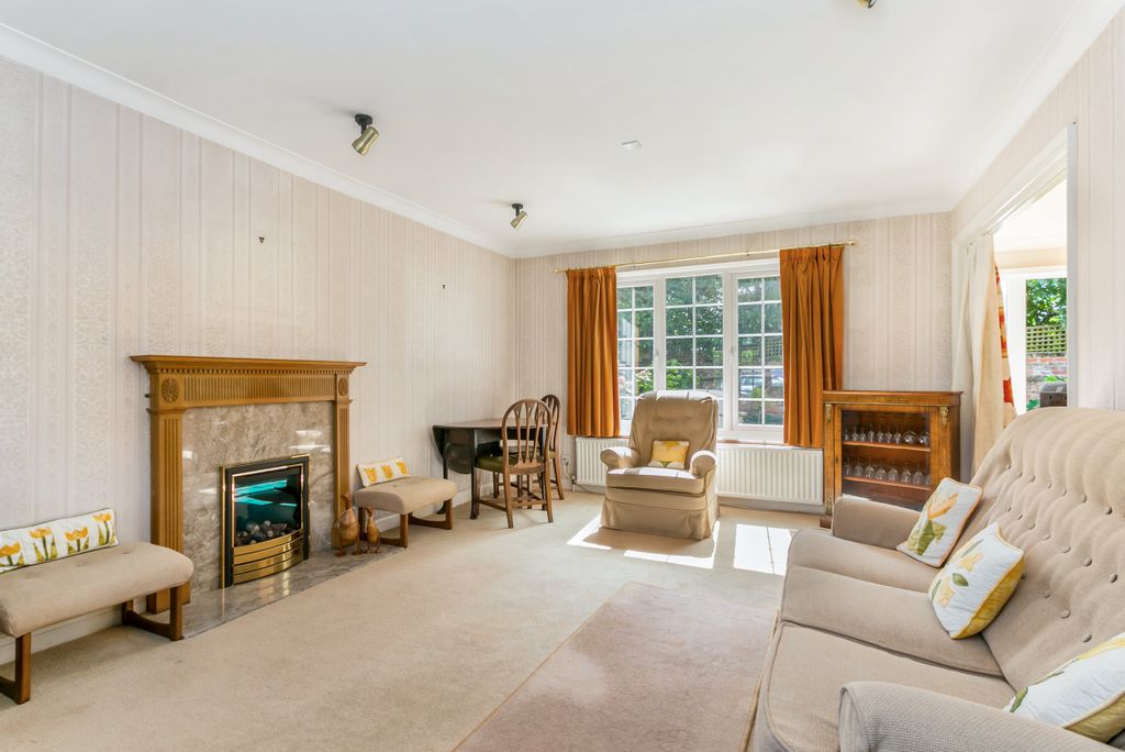 Property photo 2 of 16 Sitting Room