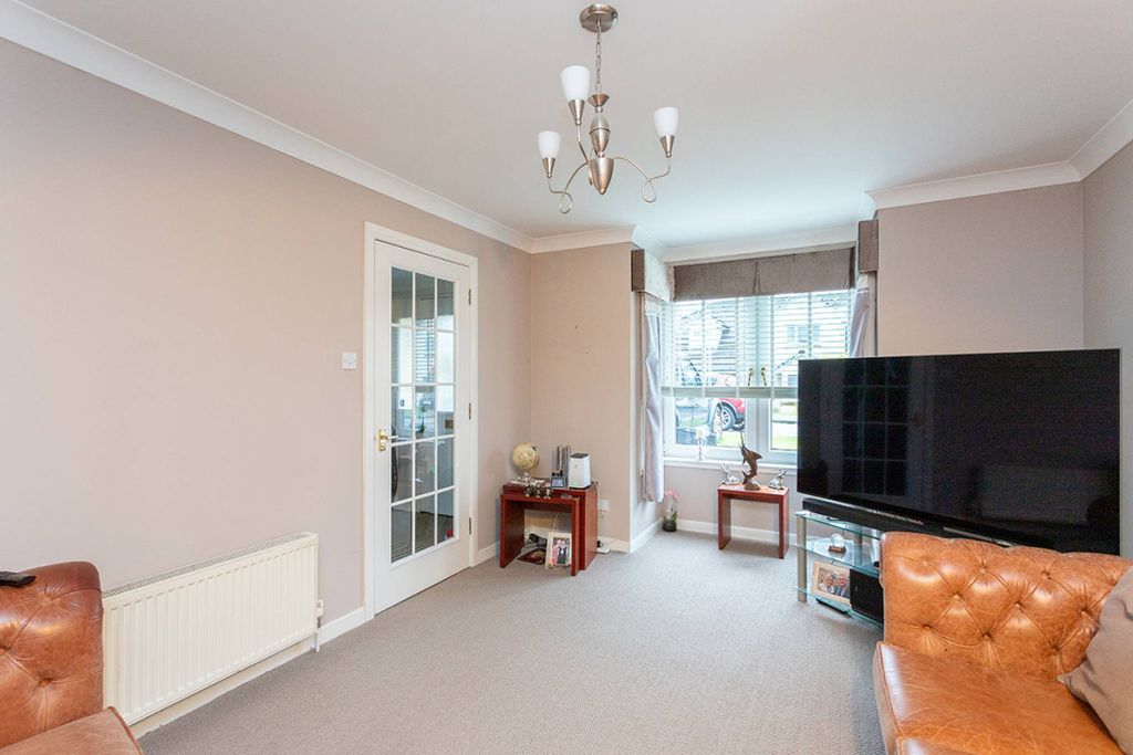 Property photo 2 of 25