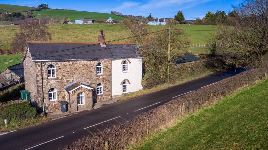 Property photo 2 of 28