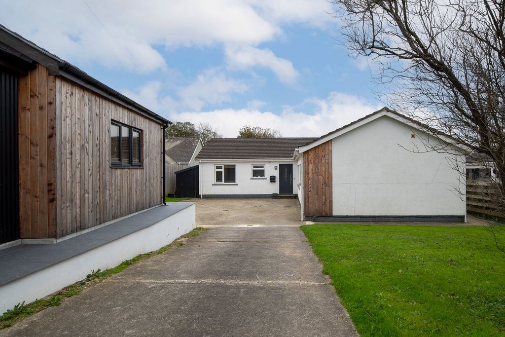 Property photo 2 of 25