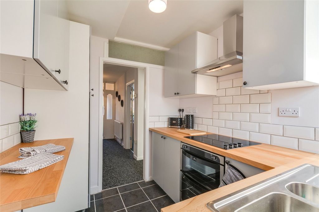 Property photo 2 of 16 Picture No. 12