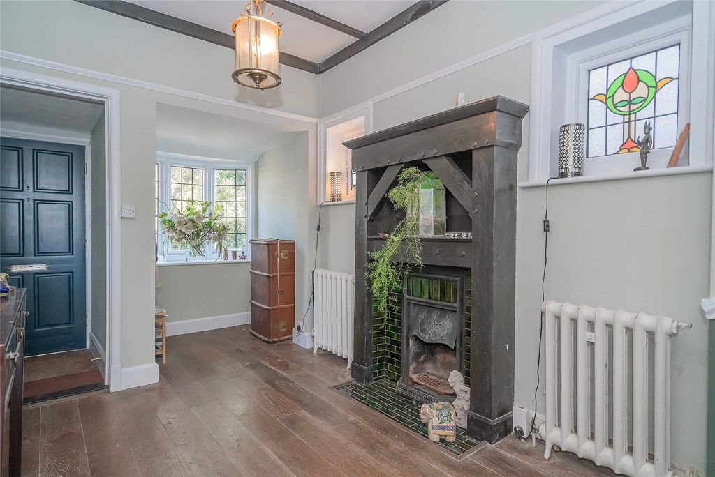 Property photo 3 of 26 Entrance Hall B