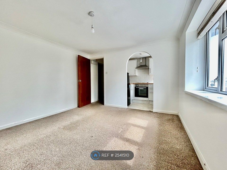 Property photo 3 of 6