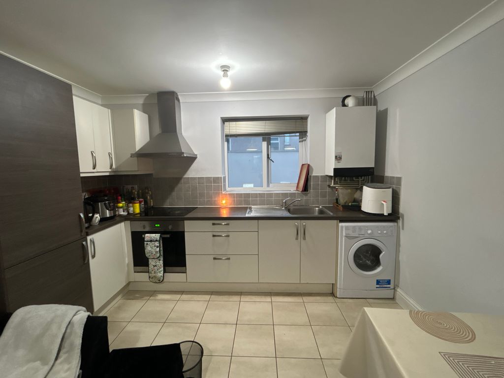Property photo 1 of 6 Kitchen