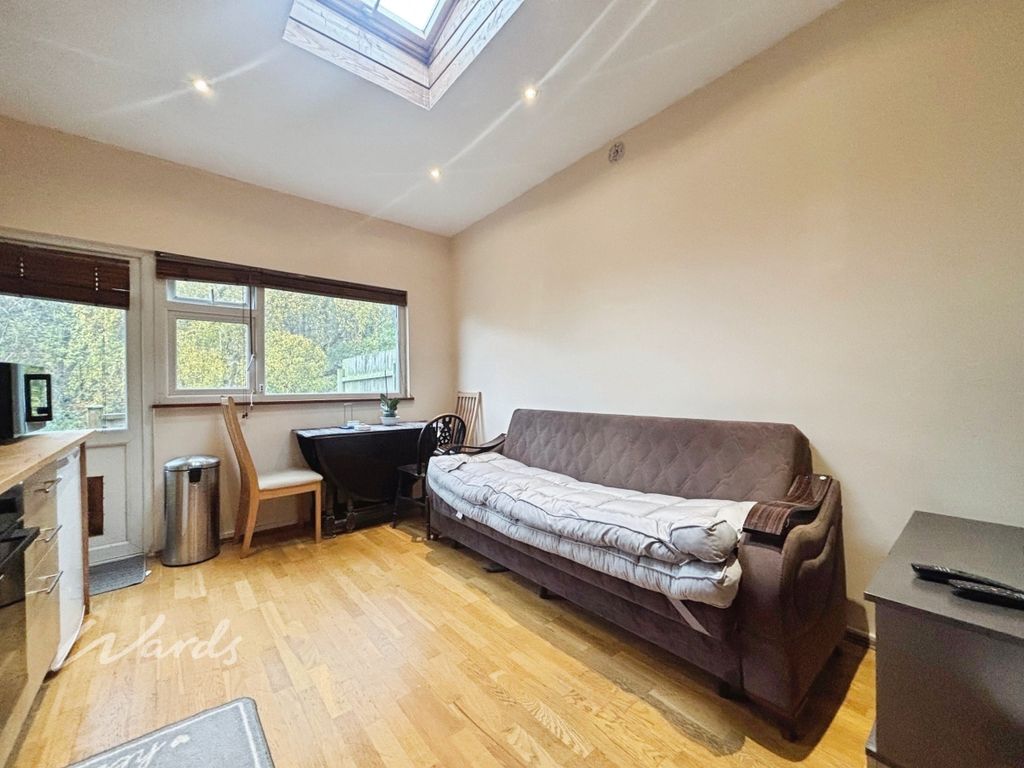 Property photo 2 of 7 Lounge