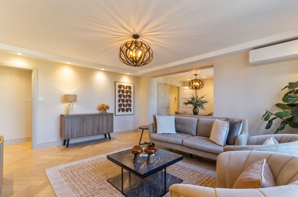 Property photo 3 of 12 Gallery