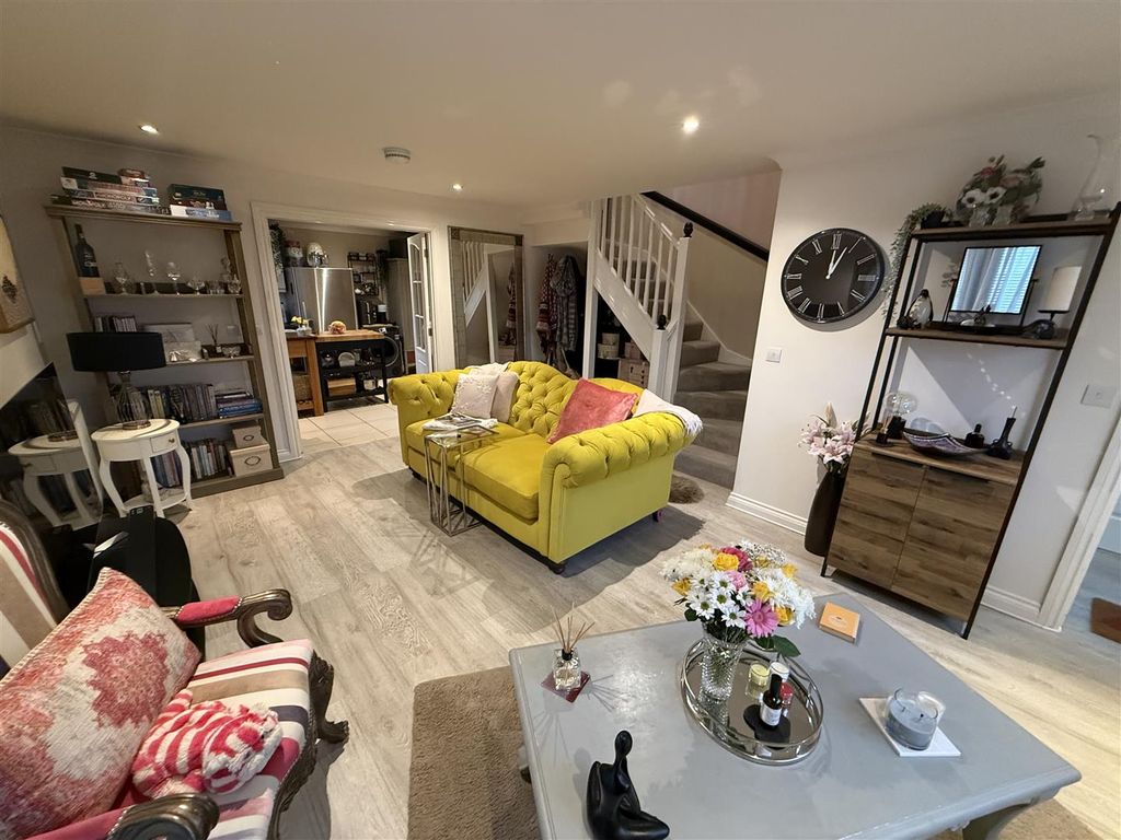 Property photo 2 of 20 Sitting Room