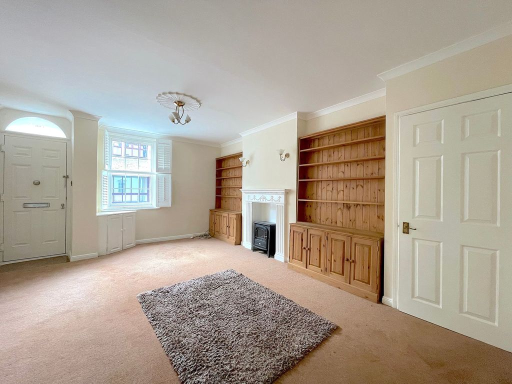 Property photo 3 of 20 Living Room/Dining Room (1)