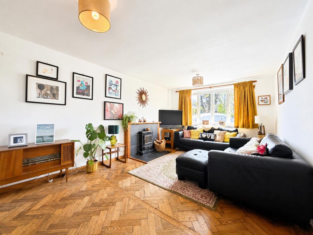 Property photo 2 of 19