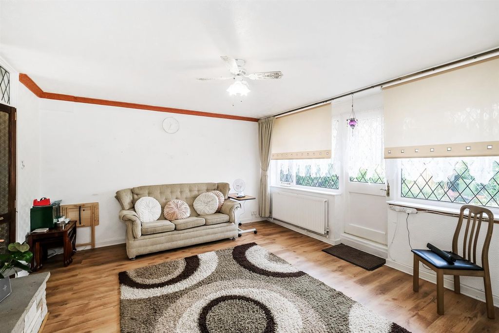 Property photo 2 of 22 34 Carmen Street-16_Web.Jpg