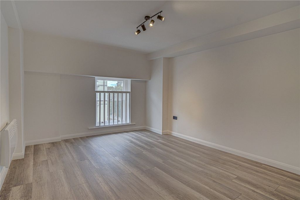 Property photo 2 of 6 Picture No. 07