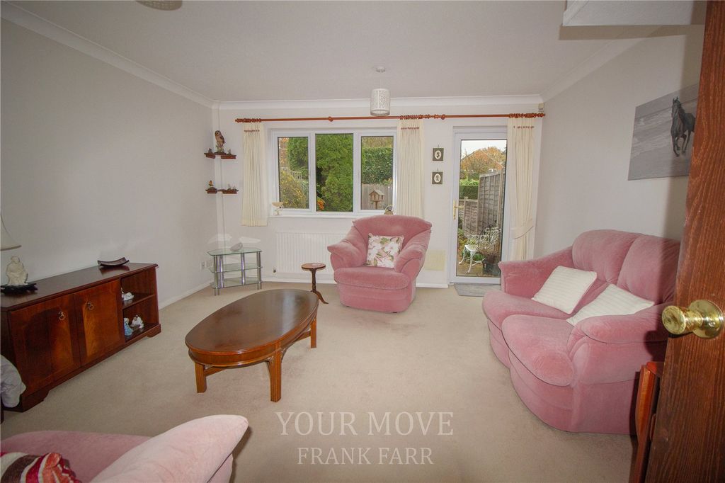 Property photo 2 of 8 Lounge