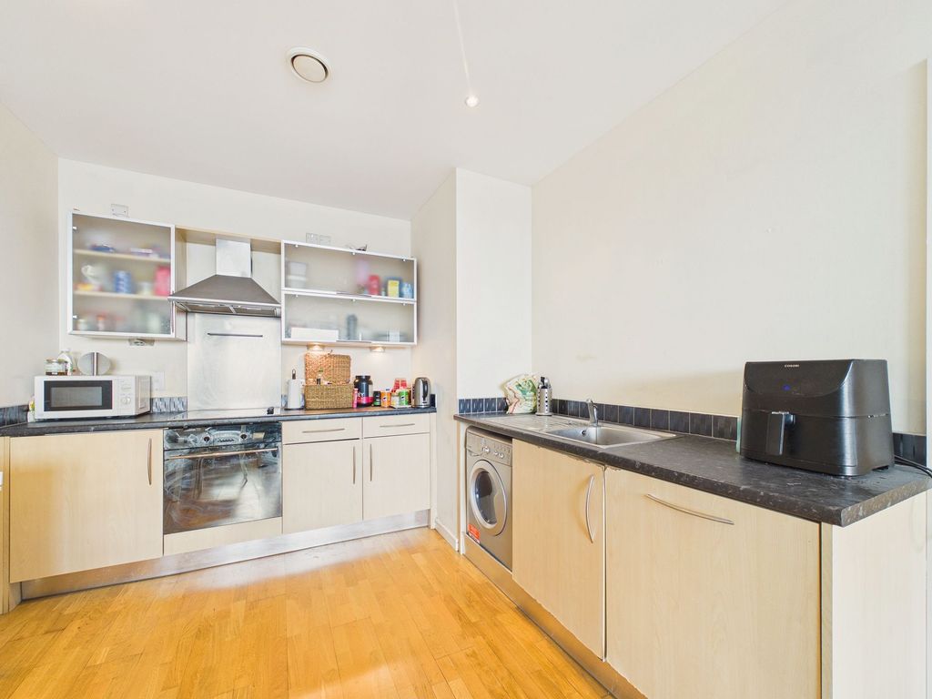 Property photo 3 of 6 Kitchen