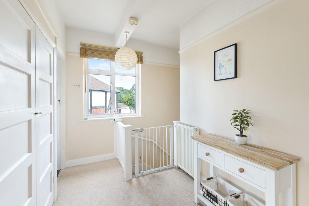 Property photo 3 of 13 The Spinney, (7).Jpg