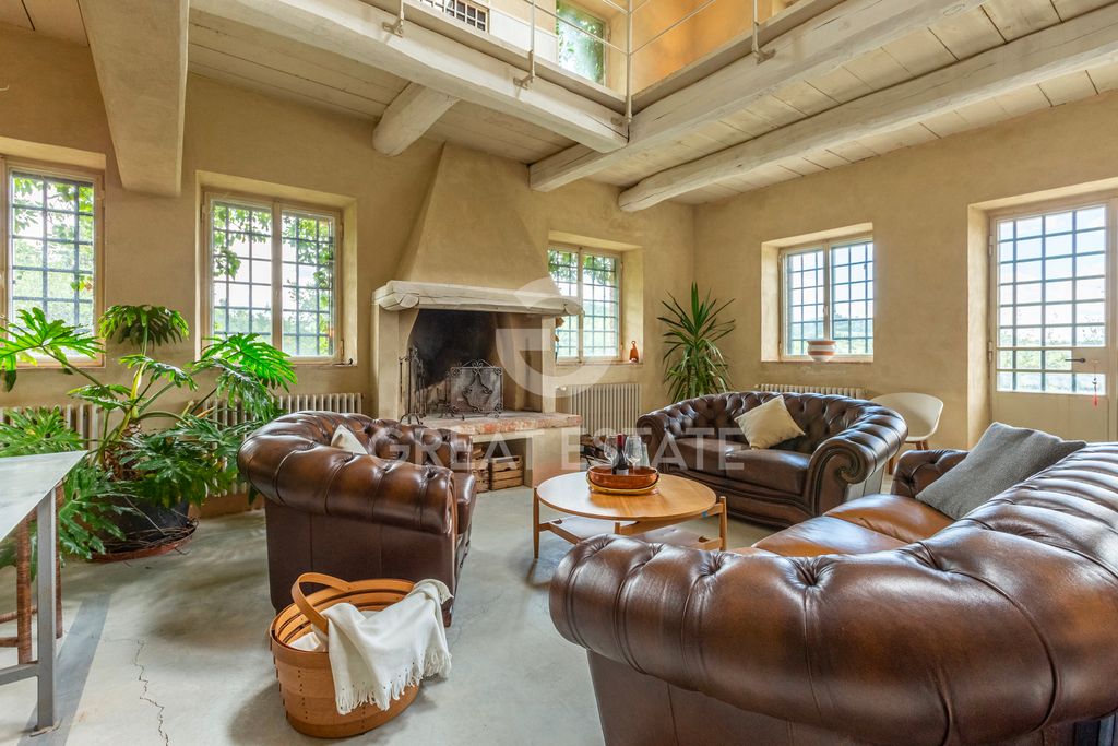 Property photo 2 of 88 Interiors