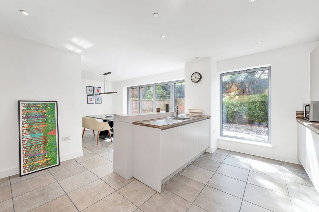 Property photo 2 of 23