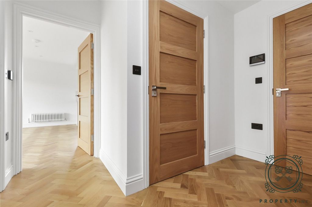 Property photo 2 of 12 Hallway