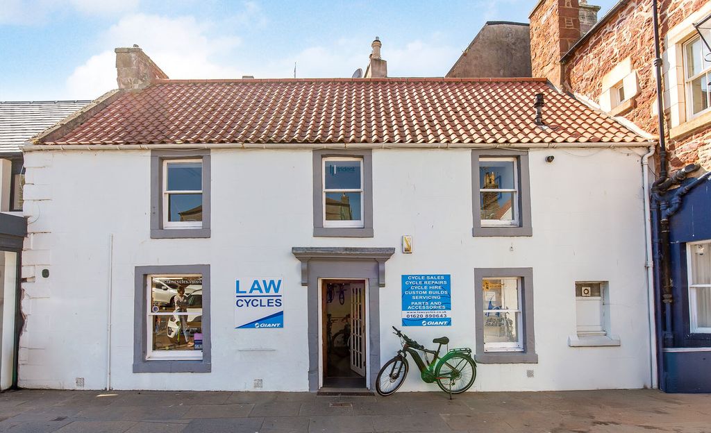 Property photo 2 of 10 2 Law Road, North Berwick019