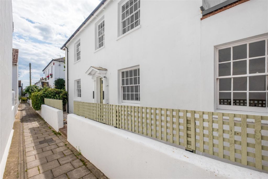 Property photo 1 of 30 9 Camden Terrace-26.Jpg