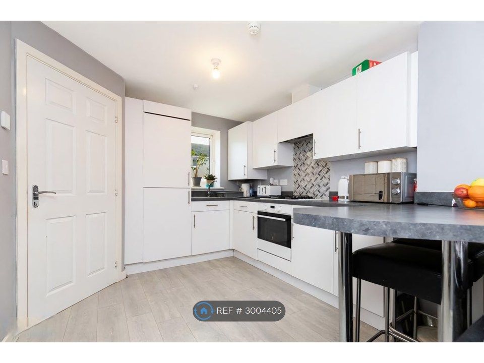 Property photo 3 of 10 Kitchen
