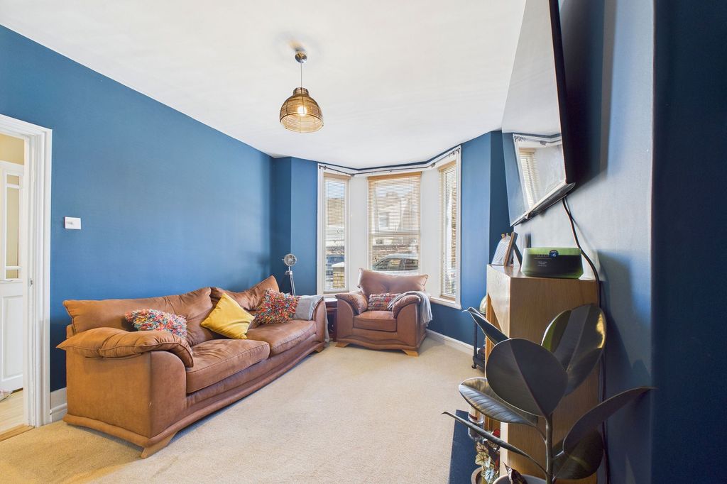 Property photo 3 of 23