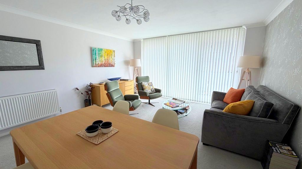 Property photo 3 of 15 8Fulb11.Jpg