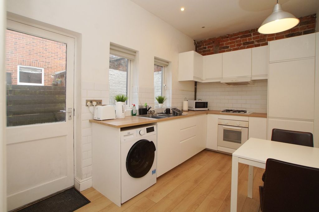 Property photo 2 of 15 Kitchen