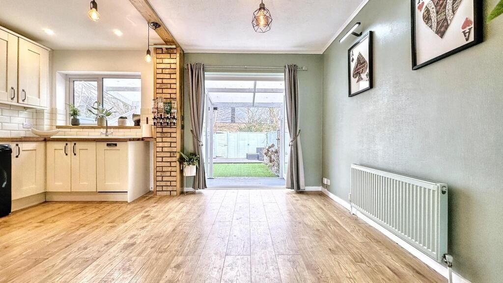 Property photo 1 of 15 Bright Open-Plan Kitchen/Dining Area With Light Wo...