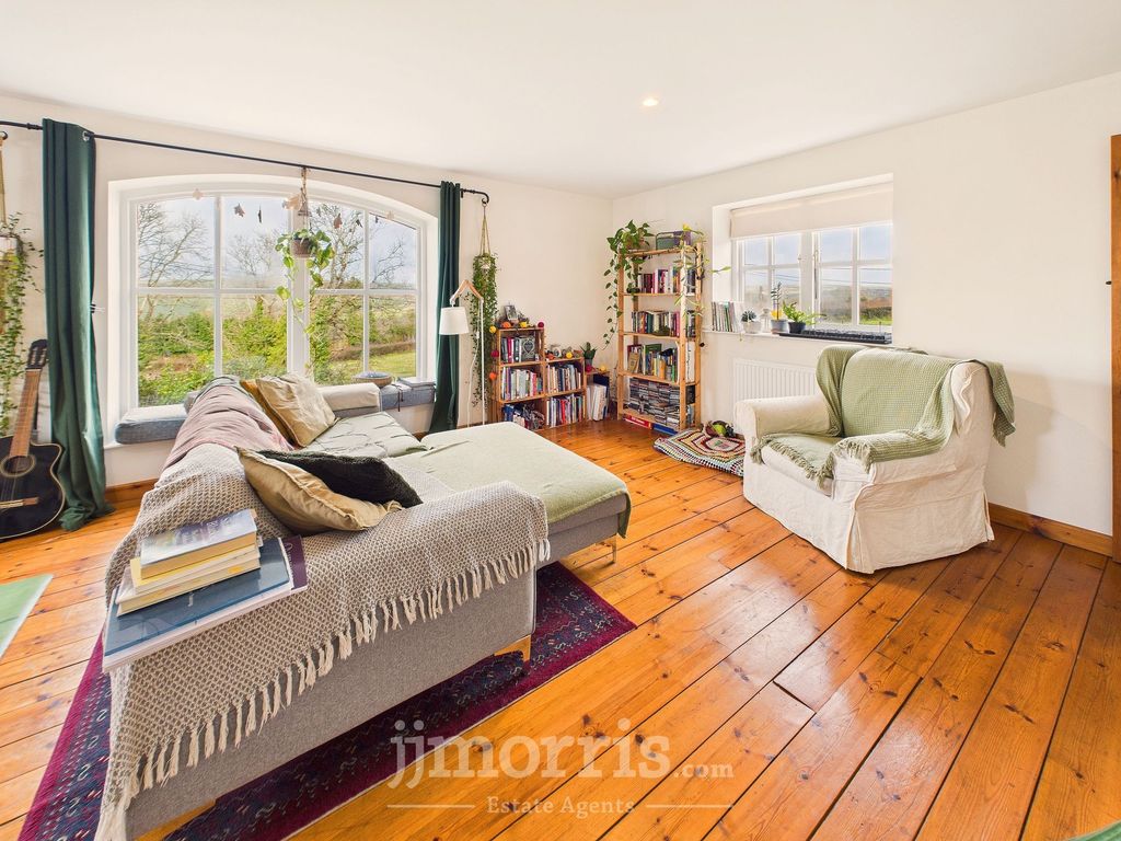 Property photo 3 of 26