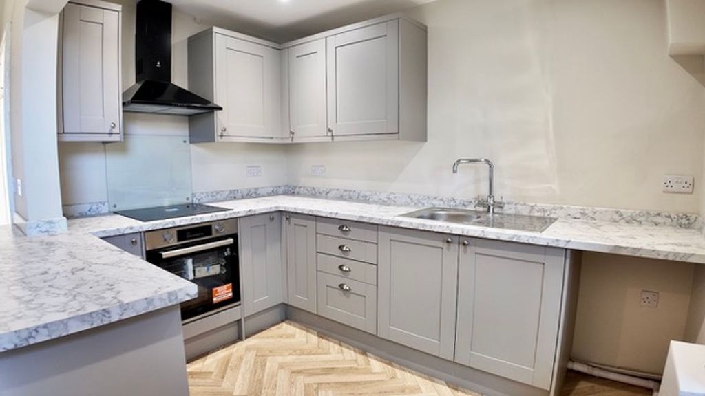 Property photo 2 of 26