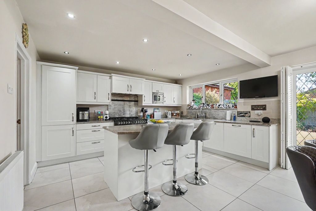 Property photo 2 of 51
